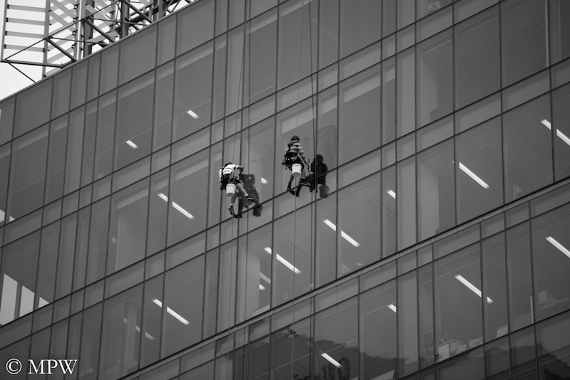 Auckland City street photo, Queent St, black and white